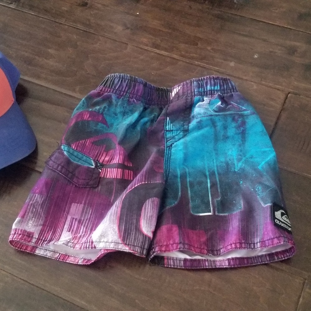 Quicksilver 12m shorts
